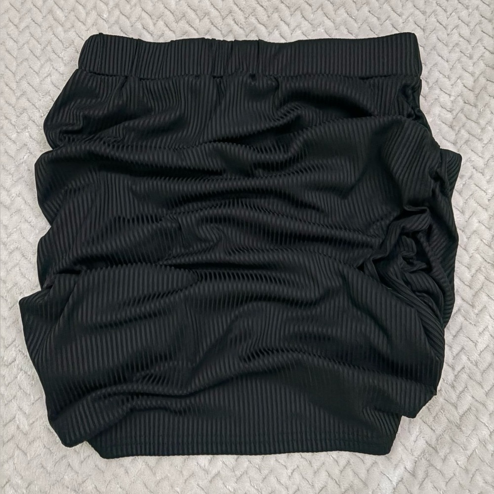 ROMWE Black Ribbed Ruched Mini Skirt - Picture 2 of 5